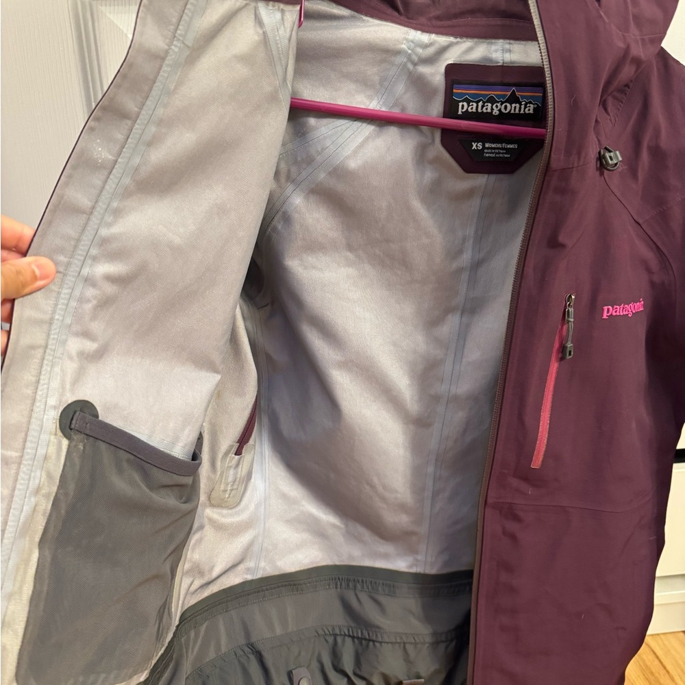 Patagonia Women's Goretex Jacket - Picture 4 of 7
